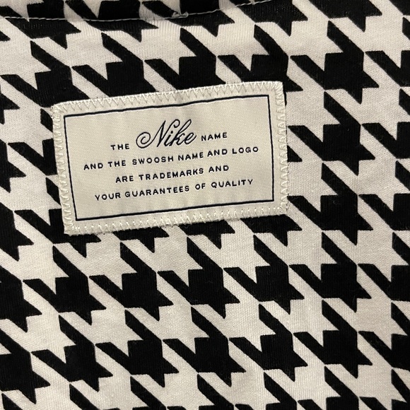 NWT...Nike Black and White Houndstooth Crop Tee with Red Swoosh - Picture 5 of 5